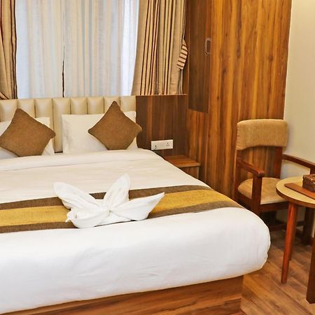 Hotel Airport Gurkha カトマンズ エクステリア 写真