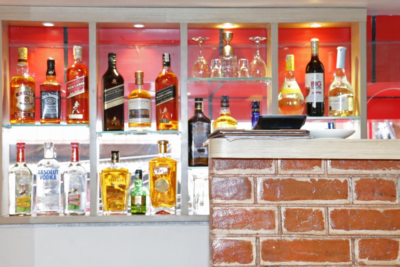 Hotel Airport Gurkha カトマンズ エクステリア 写真