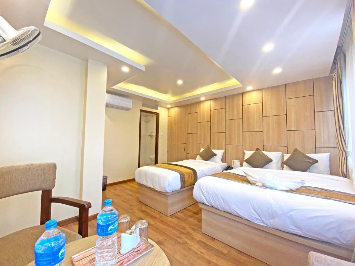 Hotel Airport Gurkha カトマンズ エクステリア 写真