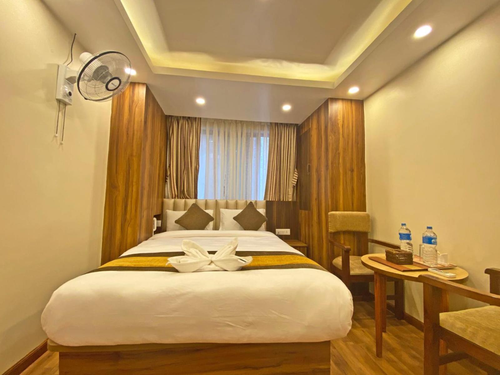 Hotel Airport Gurkha カトマンズ エクステリア 写真