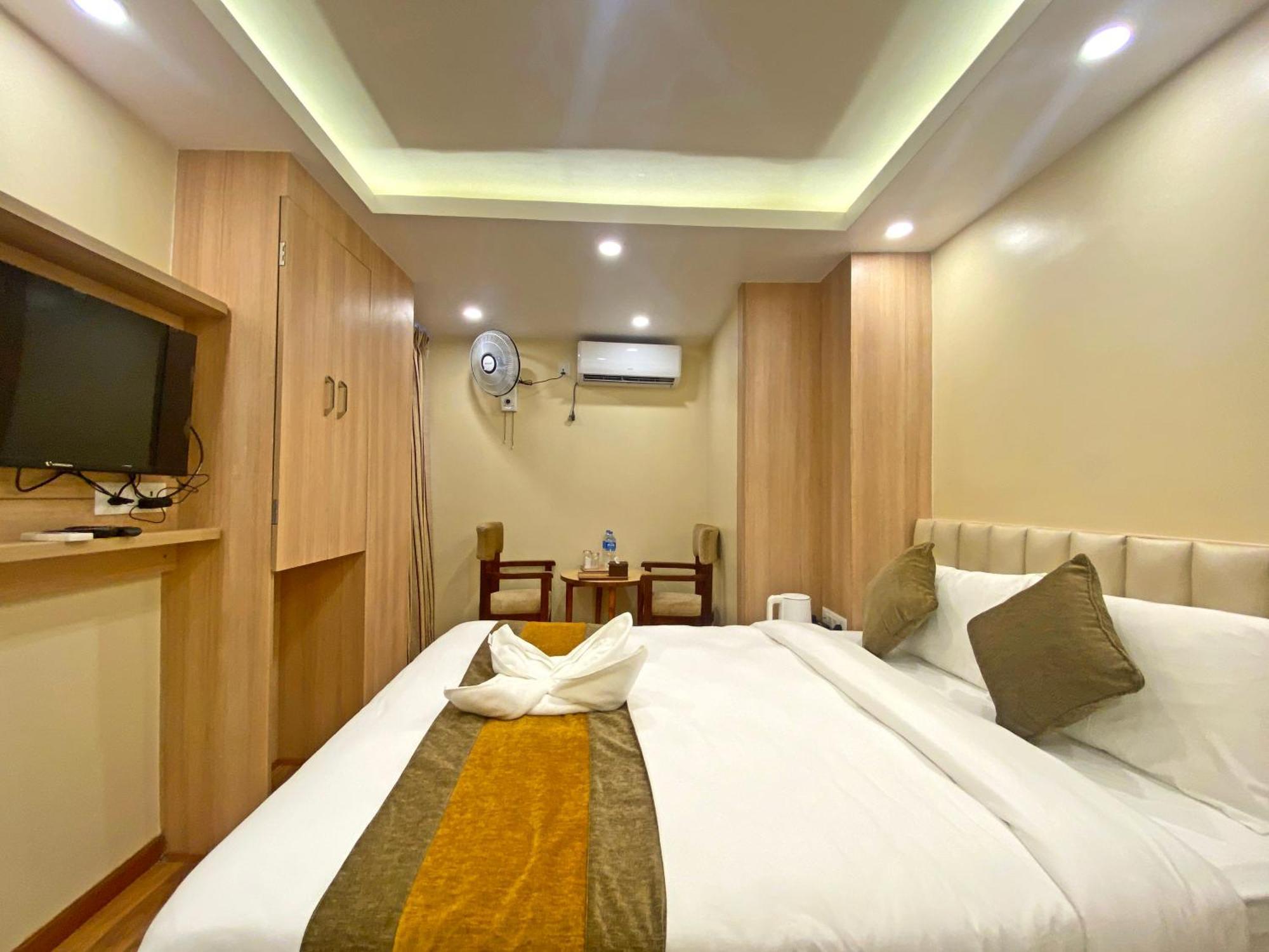 Hotel Airport Gurkha カトマンズ エクステリア 写真