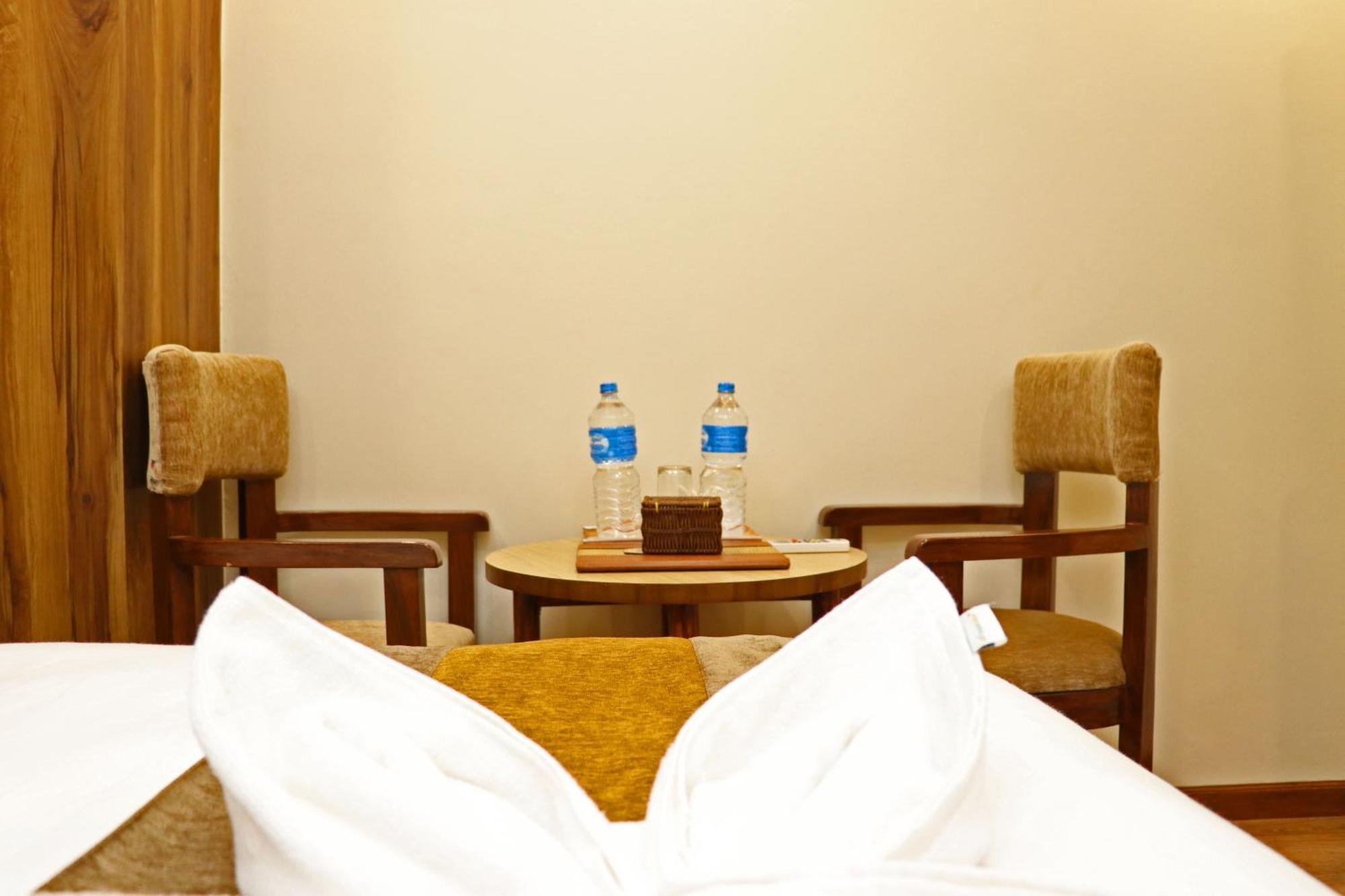 Hotel Airport Gurkha カトマンズ エクステリア 写真
